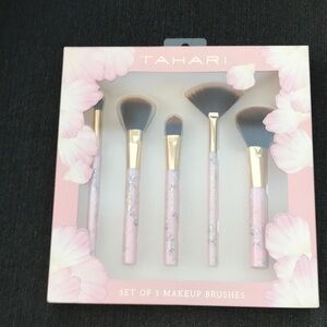 TAHARI  SET OF 5 MAKEUP BRUSHES